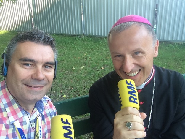 Mariusz Piekarski i biskup Marek Solarczyk /Mariusz Piekarski (RMF) /RMF FM