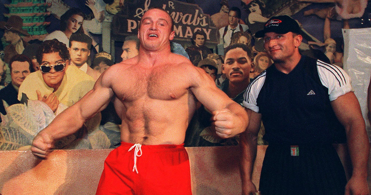 Mariusz Pudzianowski na zawodach w Honk Kongu w 1999 roku /AFP