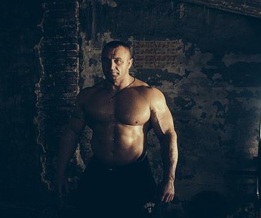 Mariusz Pudzianowski w filmie "Sąsiady"