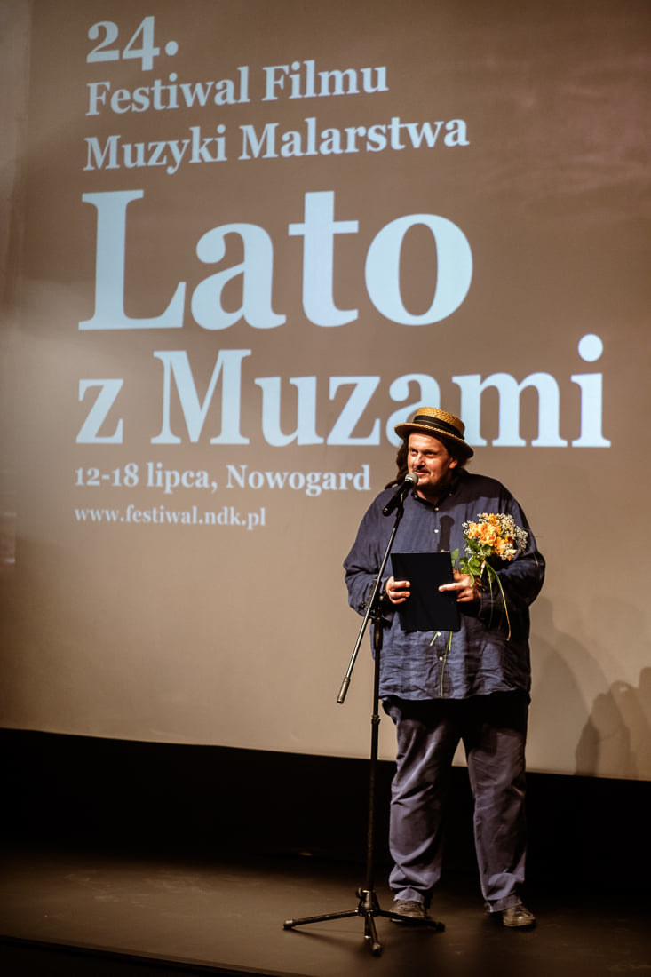 Mariusz Wilczyński z Laurem Cisowym 24. Festiwalu Filmu Muzyki Malarstwa "Lato z Muzami" w Nowogardzie /materiały prasowe