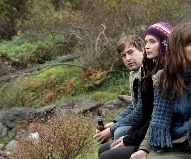 Mark Duplass, Emily Blunt i Rosemarie DeWitt w scenie z filmu "Siostra twojej siostry"