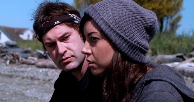 Mark Duplass i Aubrey Plaza w scenie z filmu "Na własne ryzyko" /materiały prasowe