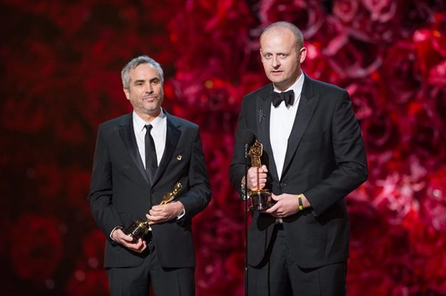 Mark Sanger (z lewej) i Alfonso Cuaron - obaj zostali nagrodzeni za "Grawitację" /Michael Yada / AMPAS HANDOUT /PAP/EPA