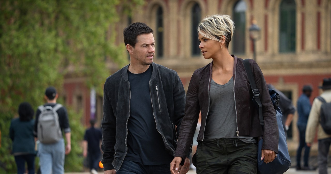 Mark Wahlberg i Halle Berry na planie filmu "Związek" /Laura Radford/Netflix /Netflix