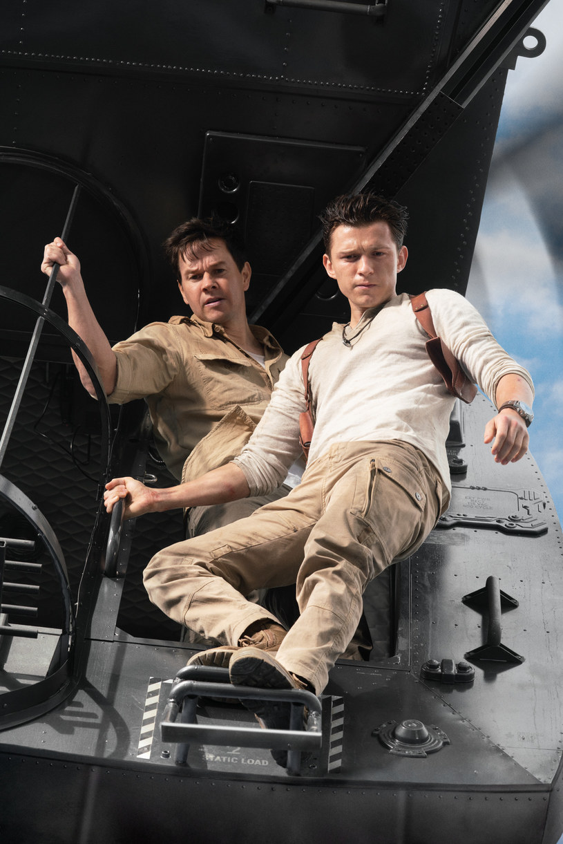 Mark Wahlberg i Tom Holland w filmie "Uncharted" /UIP /materiały prasowe