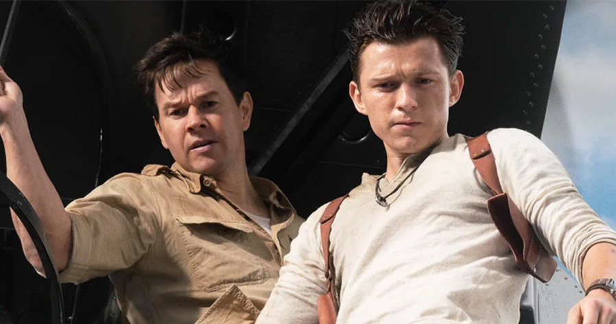 Mark Wahlberg i Tom Holland w scenie z "Uncharted" /materiały prasowe