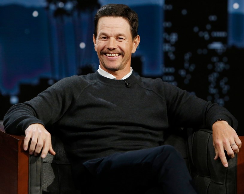 Mark Wahlberg z wąsami zapuszczonymi do sceny po napisach filmu "Uncharted" /Randy Holmes / Contributor /Getty Images