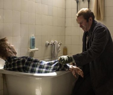 Mark Webber w scenie z filmu "13 grzechów"