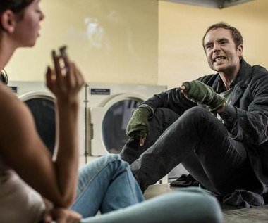 Mark Webber w scenie z filmu "13 grzechów"