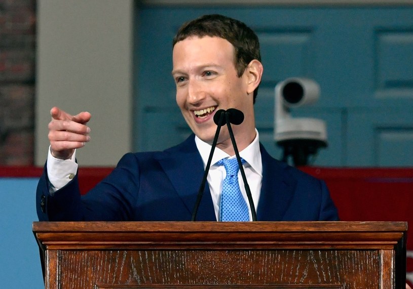Mark Zuckerberg i jego sztab prawników dobrze zabezpieczyli serwis przed roszczeniami prawnymi /AFP
