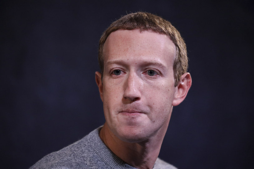 Mark Zuckerberg, szef Facebooka, ma coraz większy problem /AFP