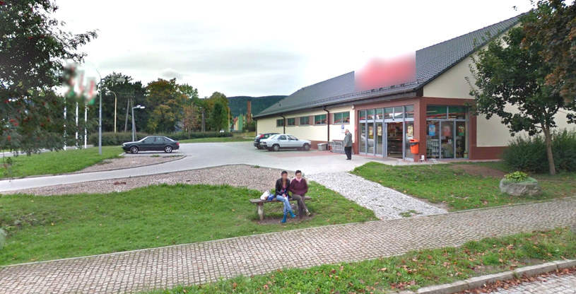Market w Radkowie, przed którym doszło do dramatycznego incydentu /Google Street View /
