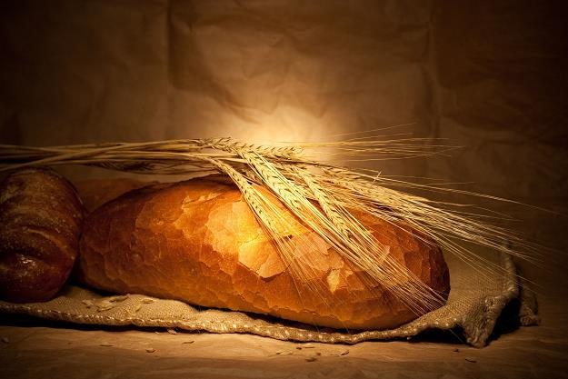 Marnujemy coraz więcej pieczywa. "Ludzie palą suchym chlebem w piecach" /&copy;123RF/PICSEL