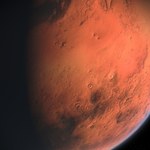 Mars skrywa pod powierzchnią wodę. Może tam być życie