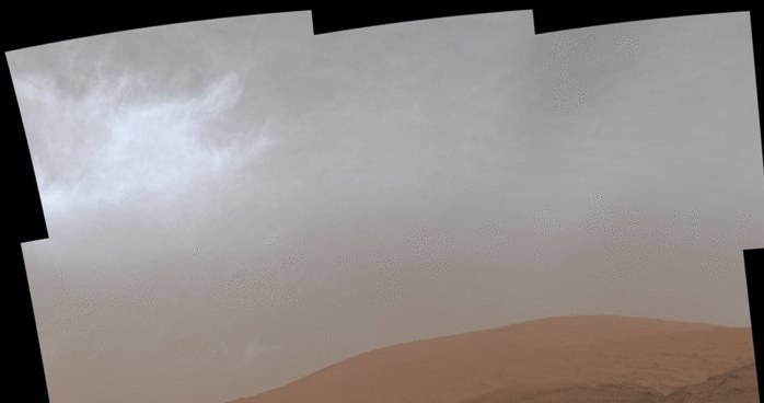 Marsjańskie chmury uchwycone przez łazik Curiosity /NASA