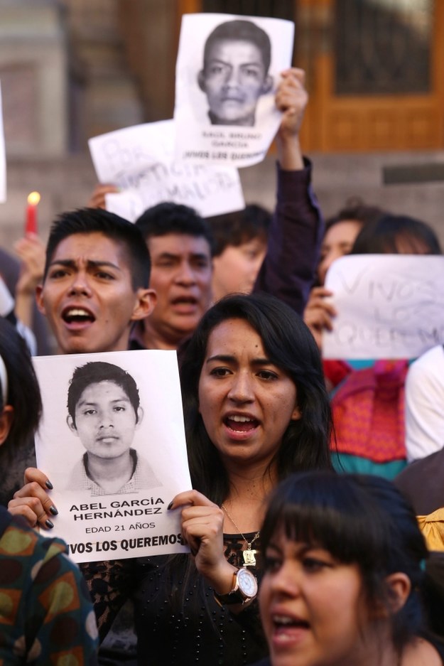 Marsz aktywistów, wzywających do nasilenia poszukiwań zaginionych studentów, w Iguali w stanie Guanajuato w środkowym Meksyku /Ulises Ruiz Basurto    /PAP/EPA
