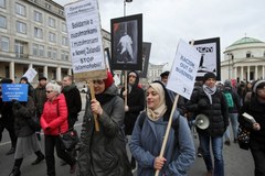 Marsz "Dość rasizmu i faszyzmu" w Warszawie