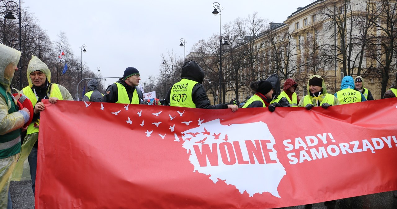 Marsz KOD: "Wolne sądy i samorządy"