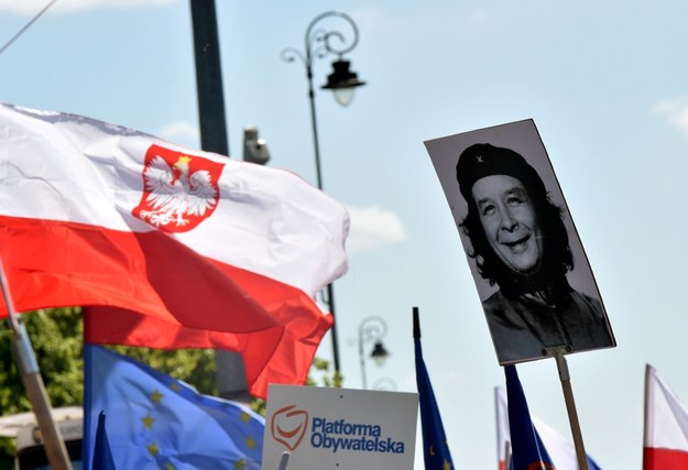 Marsz KOD i opozycji /Radek Pietruszka /PAP