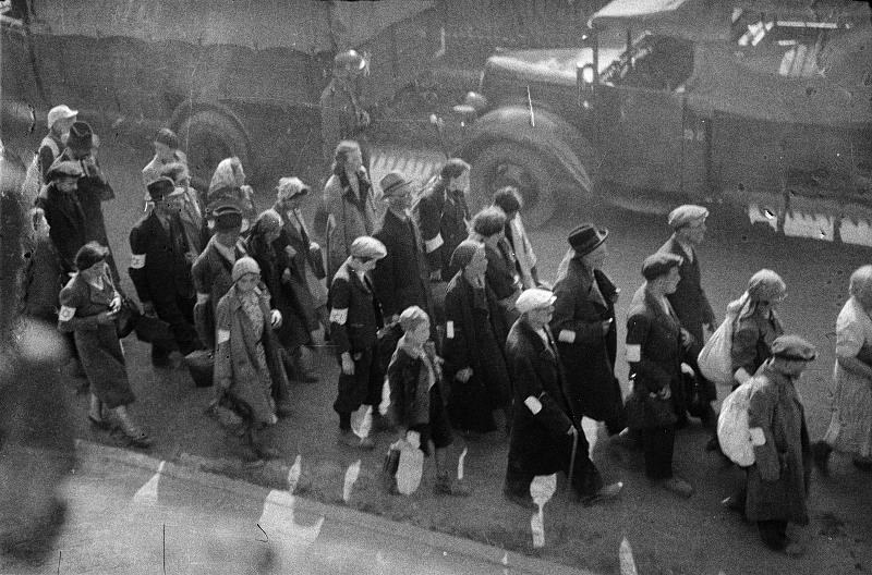 Marsz na Prokocim. Deportacje w czerwcu 1942 r. w Krakowie/ Zbiory Muzeum Krakowa /Józef Grudziński /