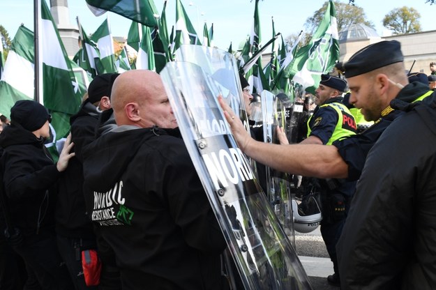 Marsz neonazistów przerwany przez policję /FREDRIK SANDBERG /PAP/EPA
