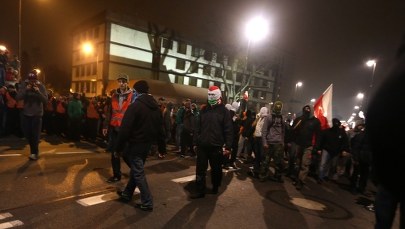 Marsz Niepodległości przeszedł przez Warszawę. Było gorąco