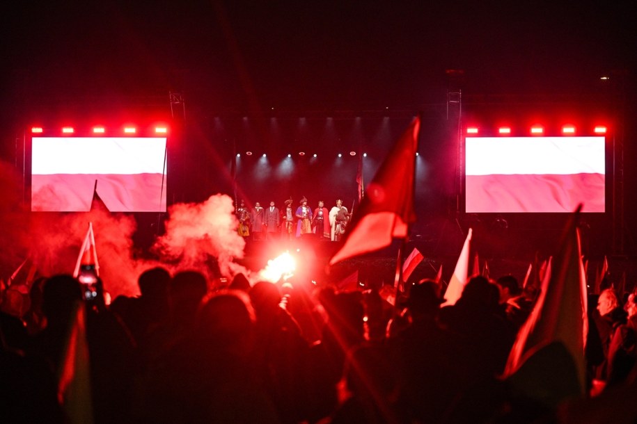 Marsz Niepodległości przeszedł ulicami Warszawy /Radek Pietruszka /PAP