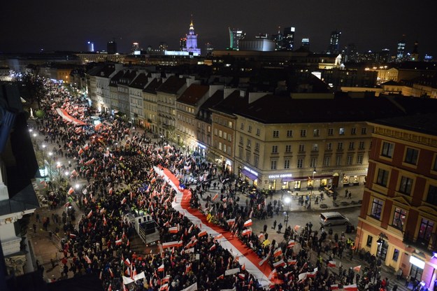 Marsz Pamięci na Krakowskim Przedmieściu w Warszawie /Jacek Turczyk /PAP