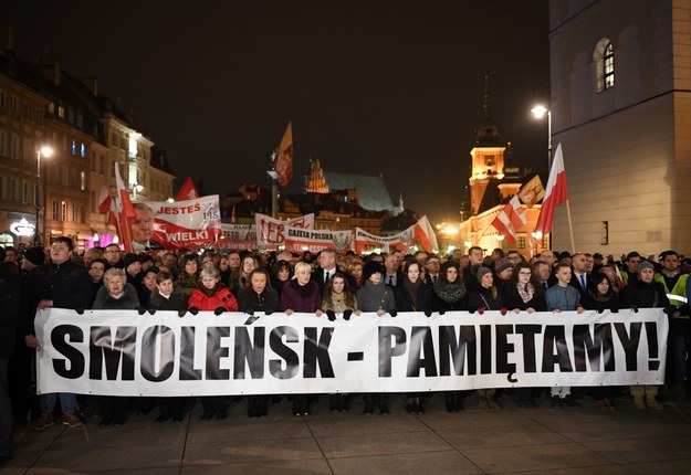Marsz Pamięci ofiar katastrofy smoleńskiej /Radek Pietruszka /PAP