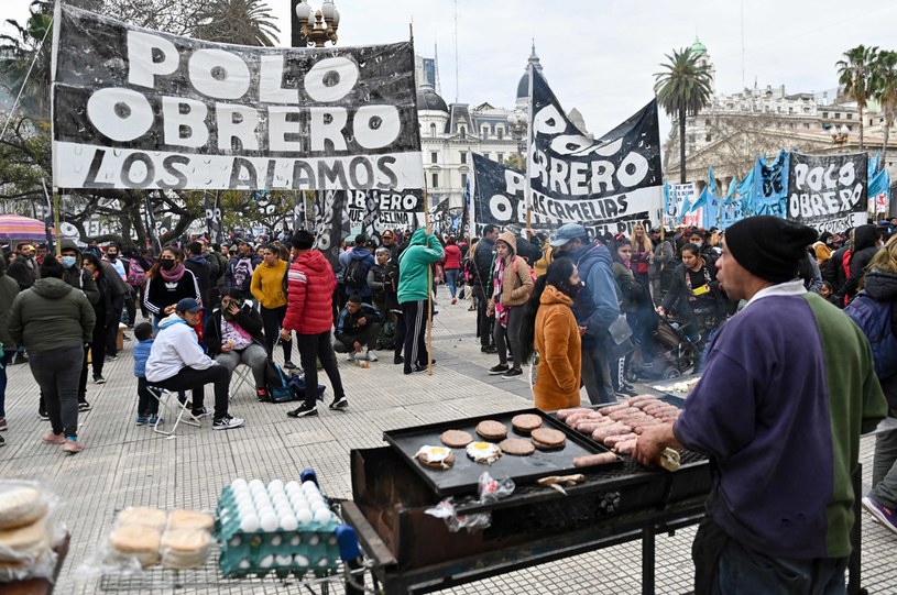 "Marsz przeciwko drożyźnie" został zorganizowany w Buenos Aires /Luis ROBAYO /AFP