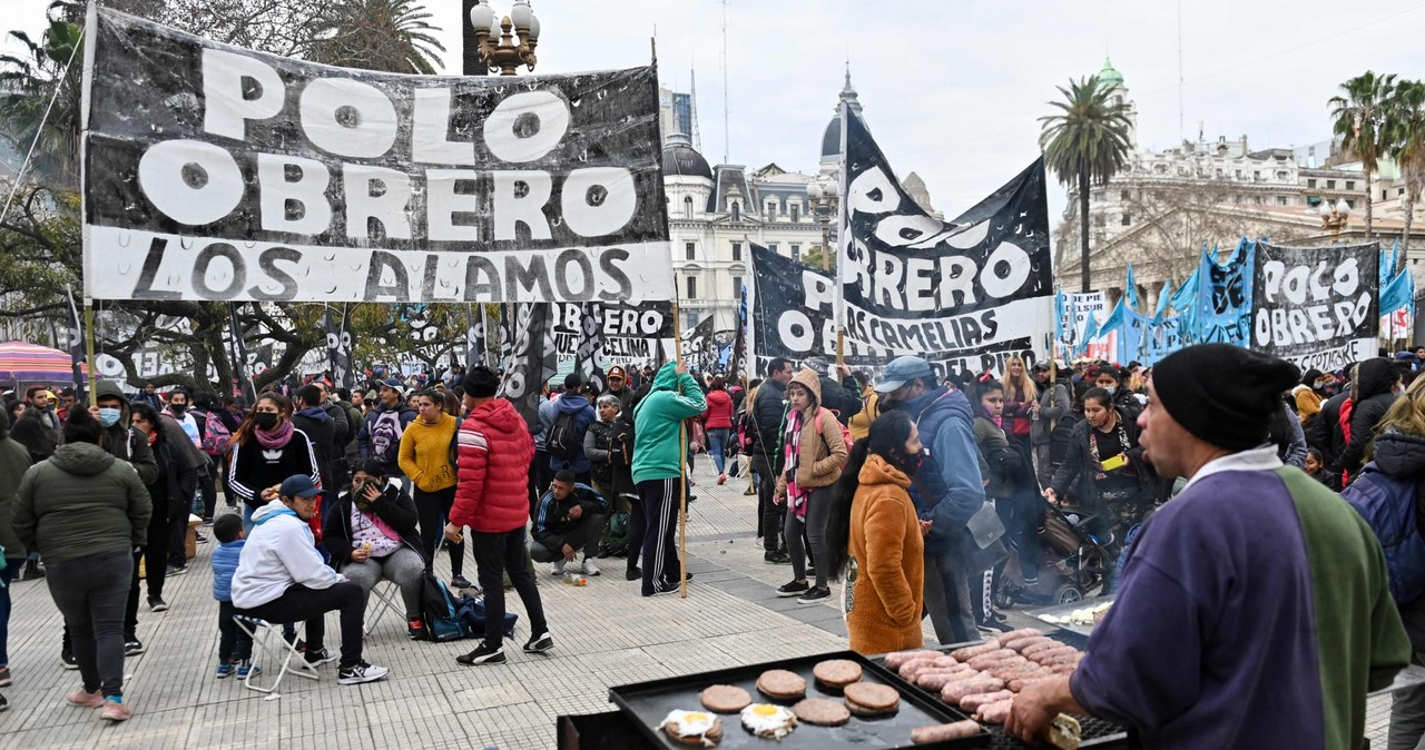 "Marsz przeciwko drożyźnie" został zorganizowany w Buenos Aires /Luis ROBAYO /AFP