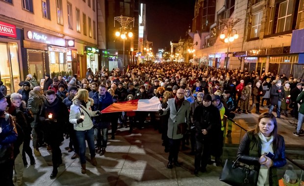 Marsz upamiętniający Adamowicza we Wrocławiu. "Za dużo było bezsensownych śmierci"