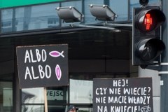 Marsz w Obronie Praw Kobiet przeszedł ul. Piotrkowską w Łodzi
