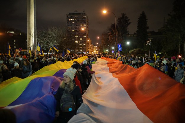 Marsz wsparcia dla Ukrainy pod hasłem "365 dni bohaterstwa, 365 dni wsparcia" w Warszawie, /Albert Zawada /PAP