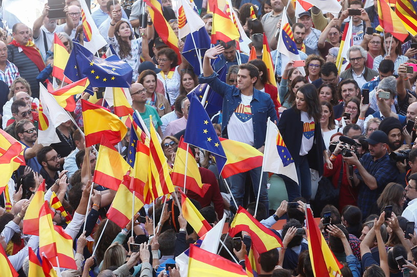 Marsz zwolenników jedności Hiszpanii /EPA/JESUS DIGES  /AFP
