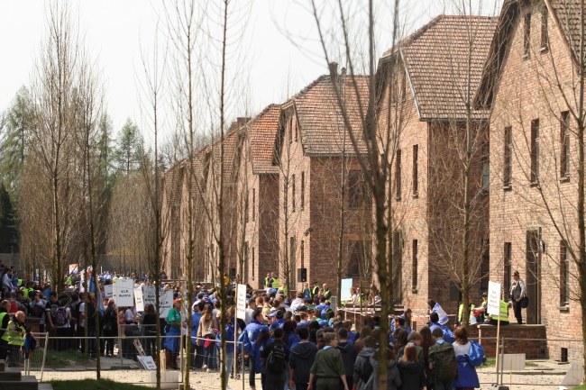 Marsz Żywych przeszedł przez Oświęcim. /Stanisław Rozpędzik /PAP