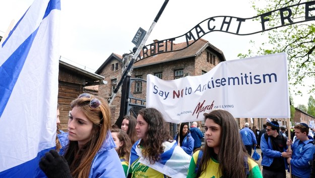 Marsz Żywych w Oświęcimiu. Żydzi i Polacy upamiętniają ofiary Holokaustu /Andrzej  Grygiel /PAP