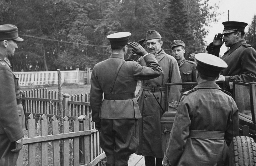 Marszałek Mannerheim wśród żołnierzy /Getty Images/Flash Press Media