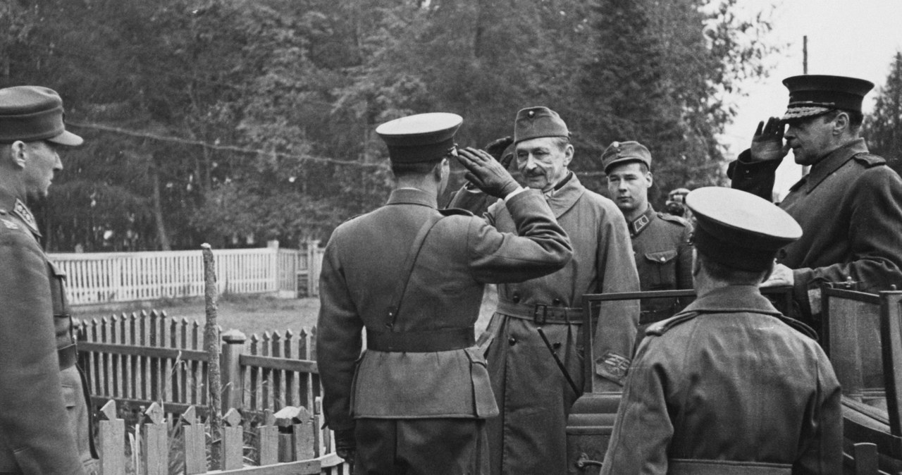 Marszałek Mannerheim wśród żołnierzy /Getty Images/Flash Press Media