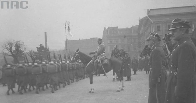 Marszałek po raz ostatni dosiada klaczy /Ze zbiorów Narodowego Archiwum Cyfrowego