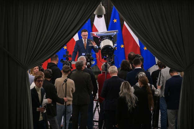 Marszałek Sejmu Szymon Hołownia na konferencji prasowej w Sejmie w Warszawie. /Marcin Obara /PAP