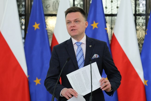 Marszałek Sejmu Szymon Hołownia podczas briefingu prasowego przed posiedzeniem izby /Paweł Supernak /PAP