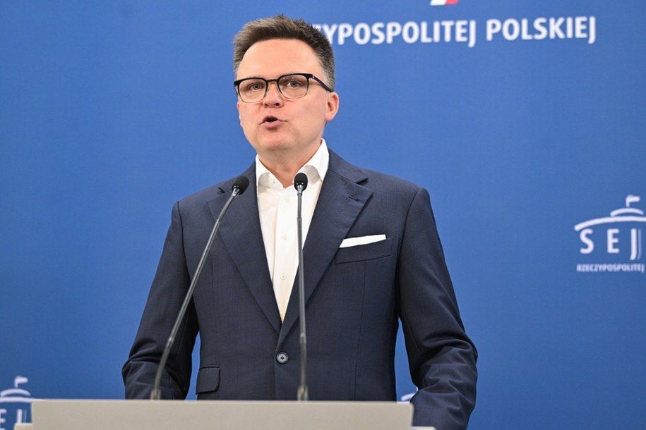 Marszałek Sejmu Szymon Hołownia podczas konferencji prasowej w Sejmie /Radek Pietruszka /PAP