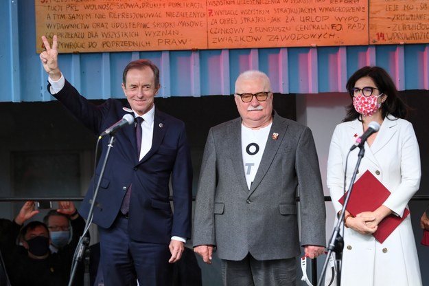 Marszałek Senatu Tomasz Grodzki, prezydent Gdańska Aleksandra Dulkiewicz i były prezydent Lech Wałęsa / 	Adam Warżawa    /PAP