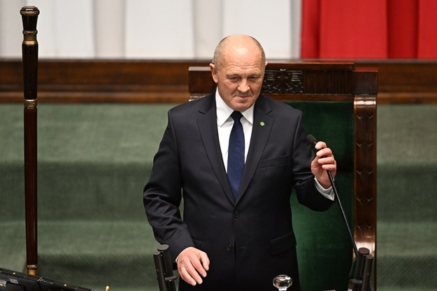Marszałek senior Marek Sawicki ropoczyna pierwsze posiedzenie Sejmu X kadencji /Radek Pietruszka /PAP