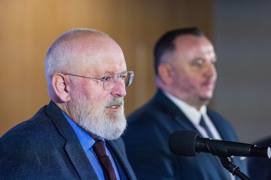 Marszałek województwa śląskiego Jakub Chełstowski (P) i wiceprzewodniczący Komisji Europejskiej Frans Timmermans (L) podczas konferencji prasowej w Centrum Konferencyjnym Stadionu Śląskiego w Chorzowie /Tomasz Wiktor /PAP