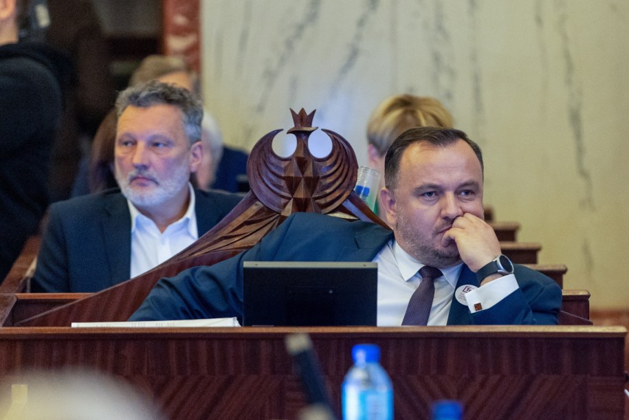 Marszałek województwa śląskiego Jakub Chełstowski  podczas posiedzenia Sejmiku Województwa Śląskiego /Tomasz Wiktor /PAP