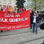 Marsze w Warszawie z okazji Święta Pracy. "Polska dla wszystkich, nie tylko dla bogatych"