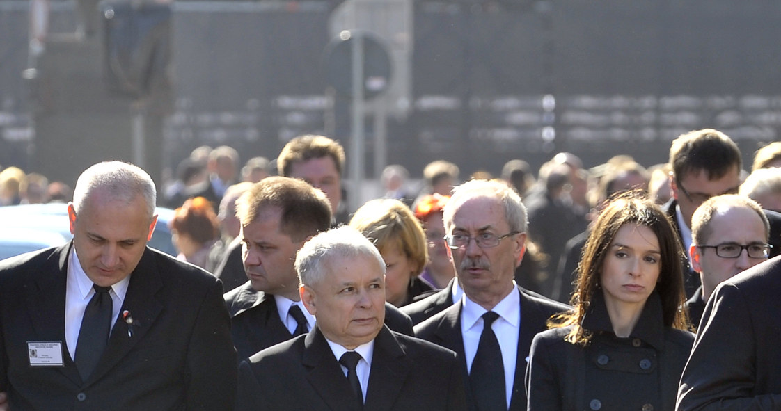 Marta Kaczyńska i Jarosław Kaczyński podczas uroczystości żałobnych, 2010 r. /Jarosław Wojtalewicz /AKPA