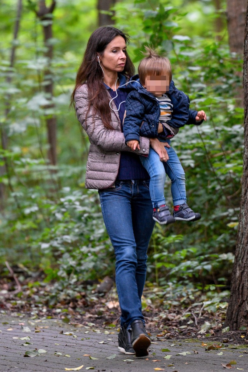 Marta Kaczyńska na spacerze z synkiem /BRUNNER /Newspix